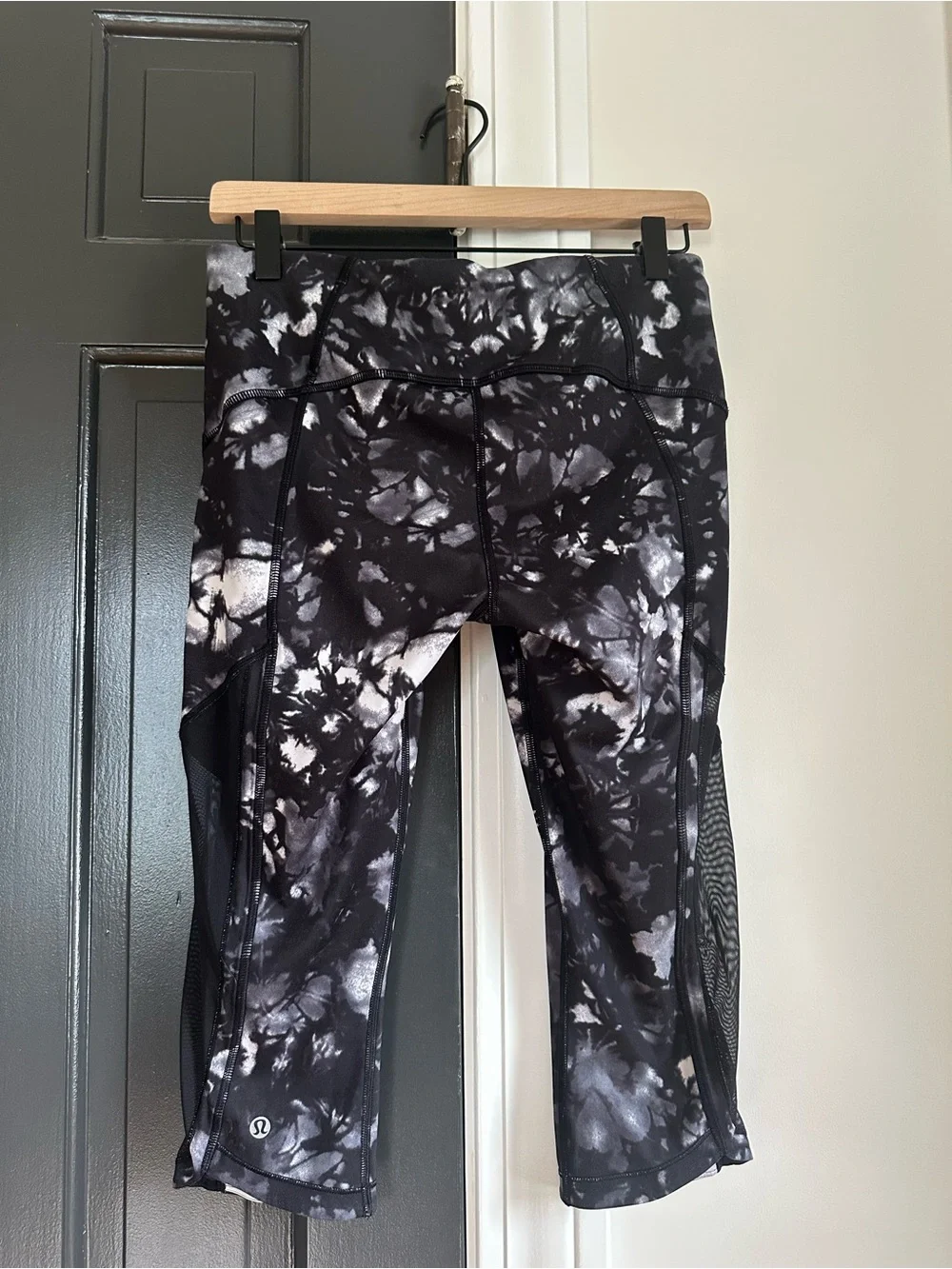 Lululemon Sun Runner Crop Dusk Dye White Black / Black, Size 6